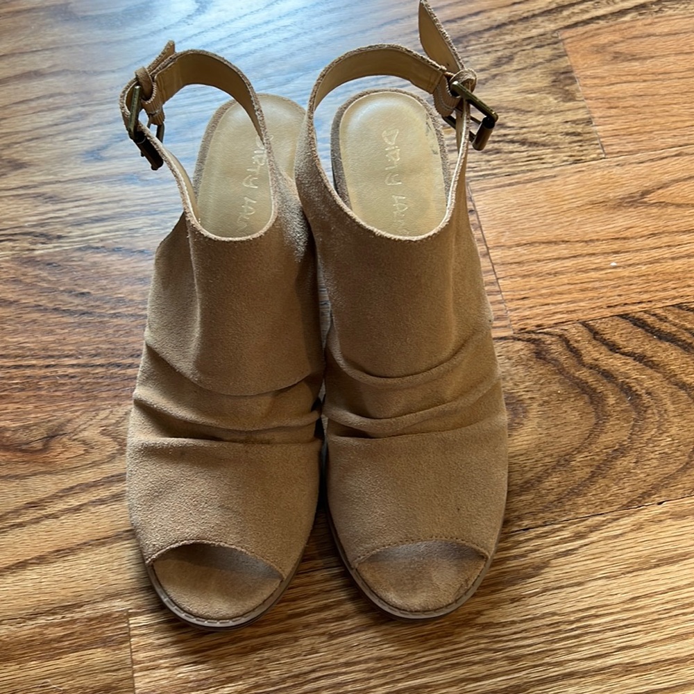 Dirty Laundry booties, tan size 9